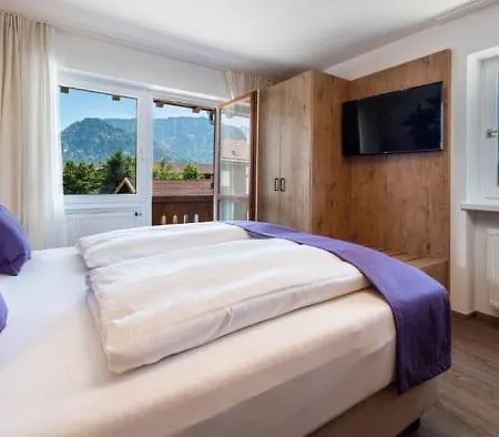 Chiemgaufuchs - Chiemgaukarte Hotel apartamentowy 3*